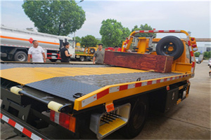 大名附近拖车电话号码服务